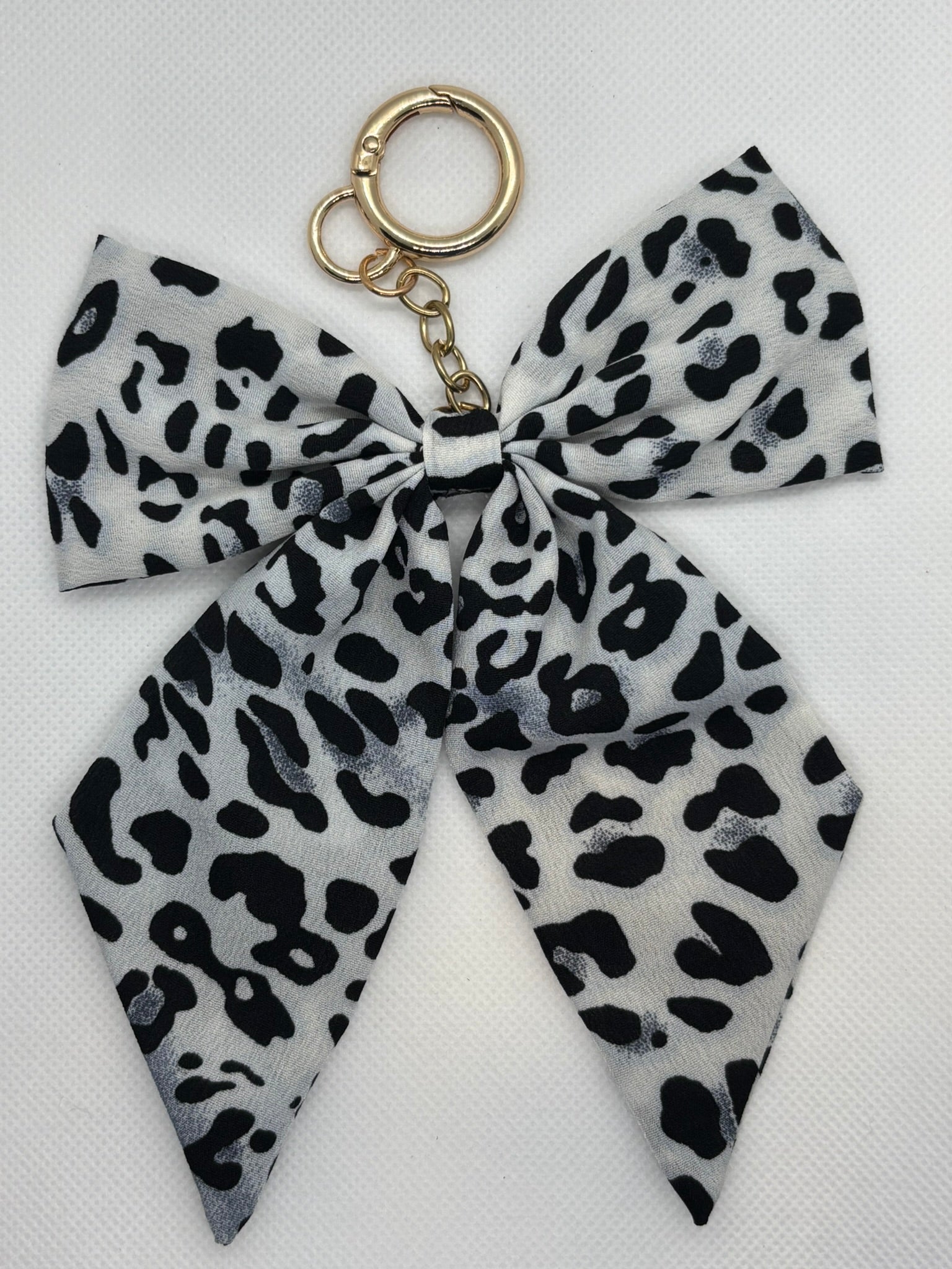 WHITE LEOPARD KEYCHAIN BOW