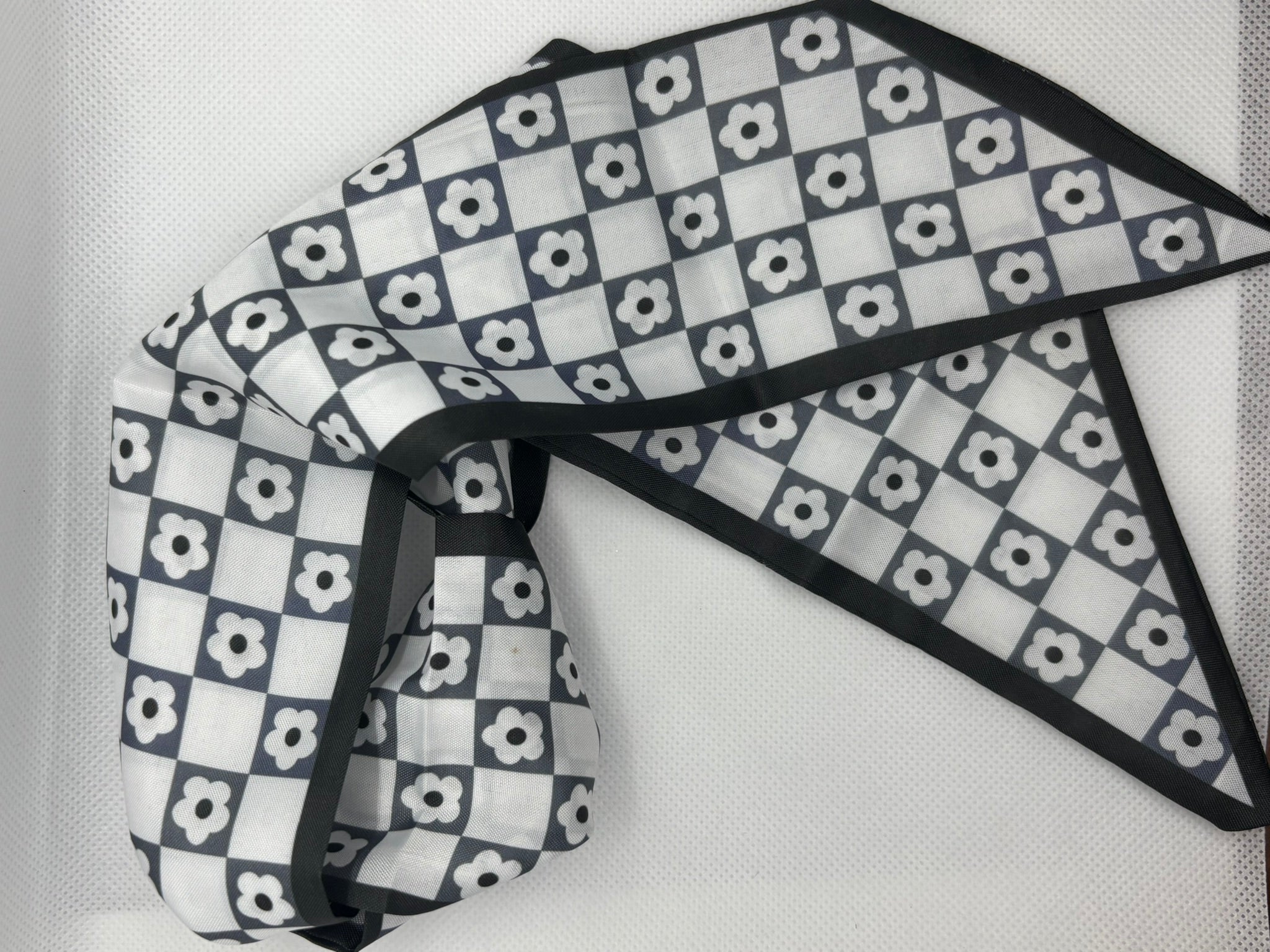 BLACK AND WHITE PURSE/BAG SCARF