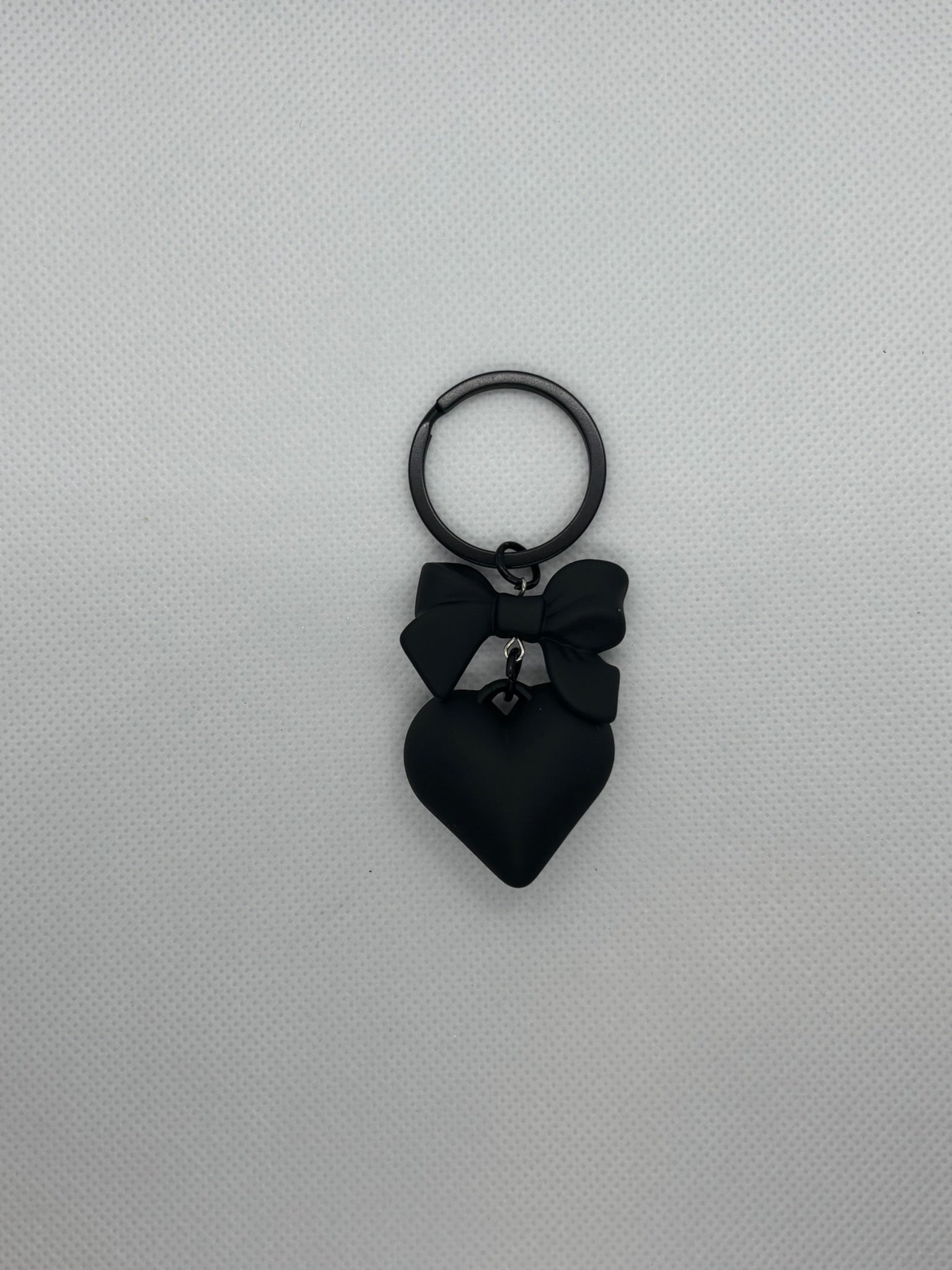 BLACK BOW AND HEART KEYCHAIN