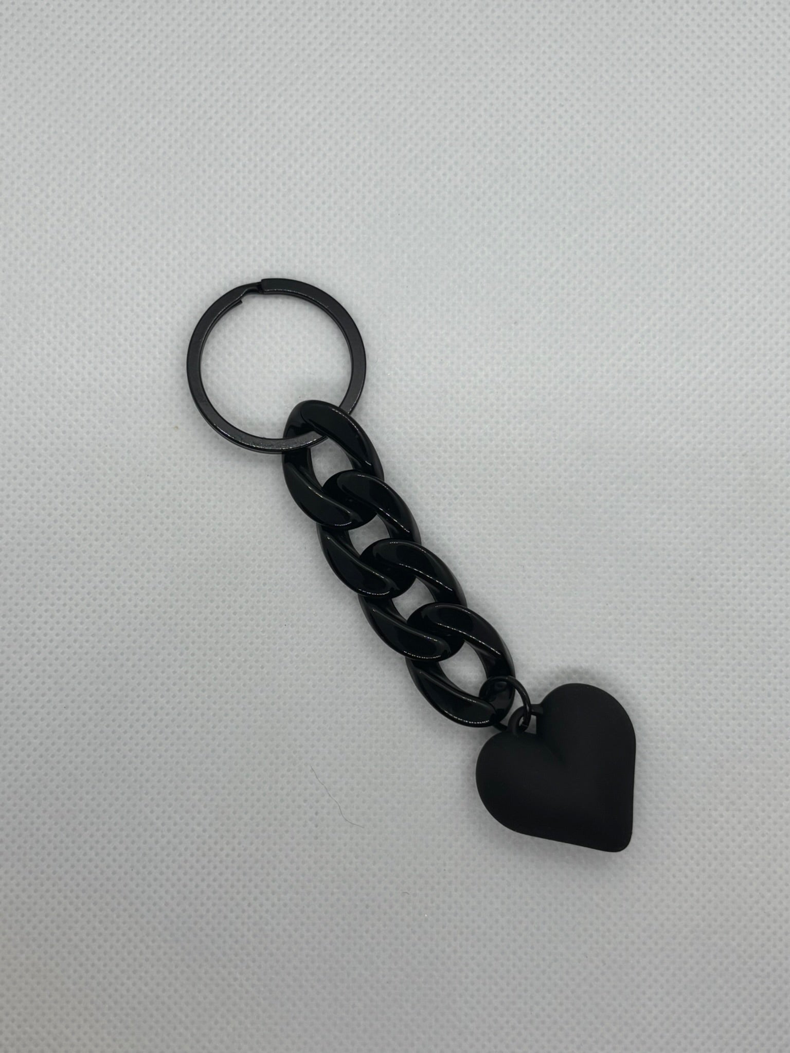 BLACK CHAIN AND HEART KEYCHAIN