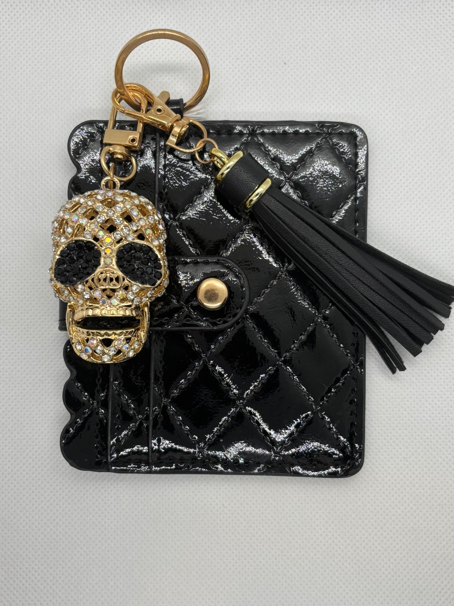 BLACK WALLET WITH SKULL KEYCHAIN
